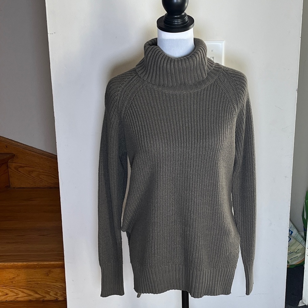 Cozy Retrod Olive Turtleneck Sweater